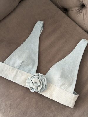 Top denim con rosa